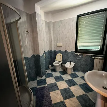 Edi 3 * Golem (Tirana)